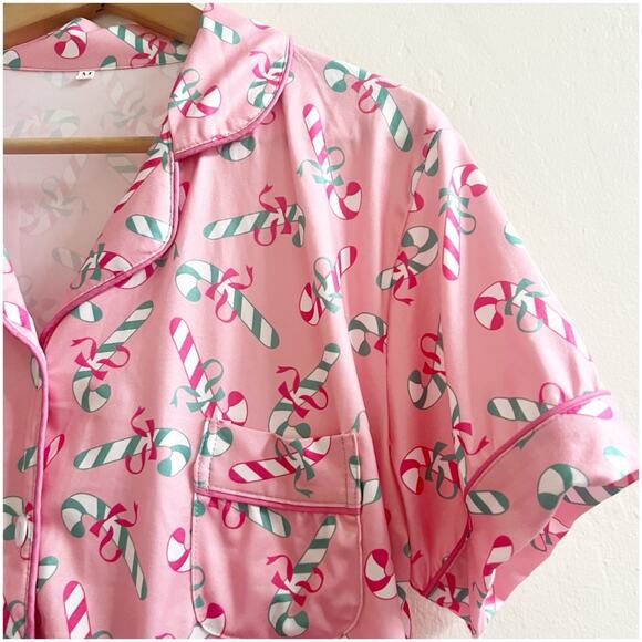 Candy Cane Pajama Set Collared Button Front & Shorts Size Medium Pink Holiday - Picture 8 of 8